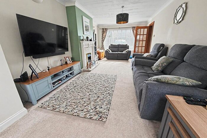 4 Bedroom Semi-Detached House For Sale In Northmoor, BH20 - Photo 3