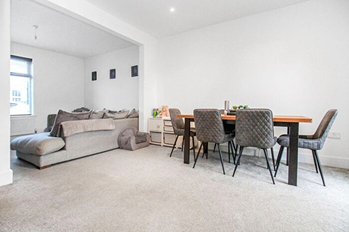 3 Bedroom Property For Sale In Sholing Road, Sholing, SO19