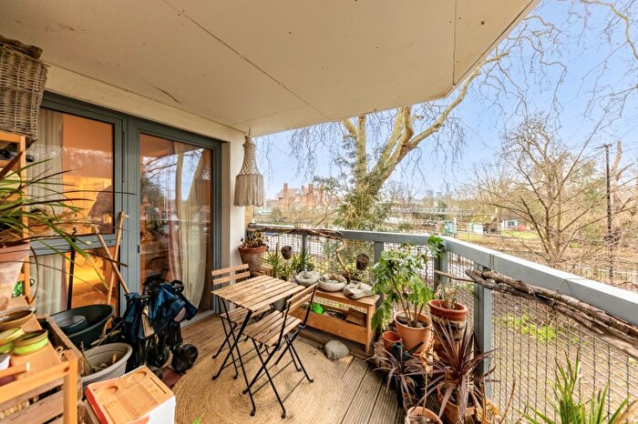 2 Bedroom Flat To Rent In Lea Bridge Road, London, E5