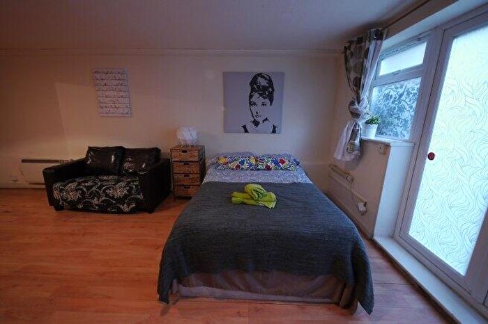 1 Bedroom Flat To Rent In Chatsworth Road, NW2
