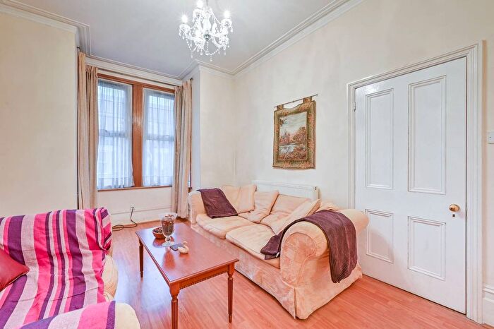 4 Bedroom Terraced House To Rent In Queens Road, Bounds Green, London, N11