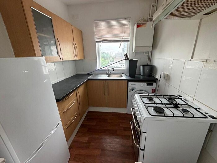2 Bedroom Flat To Rent In Hillcrest Road, E17