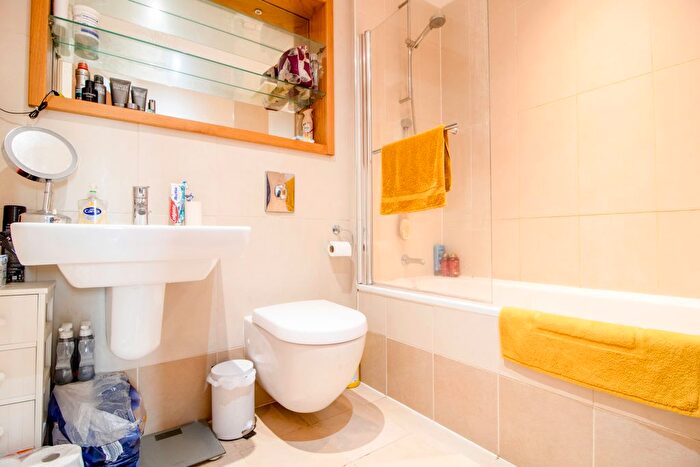 1 Bedroom Flat To Rent In The Chandlers, Leeds, LS2