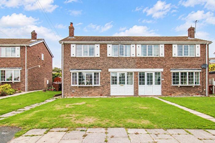 3 Bedroom Semi-detached House For Sale In Willow Court, Featherstone, Pontefract, WF7