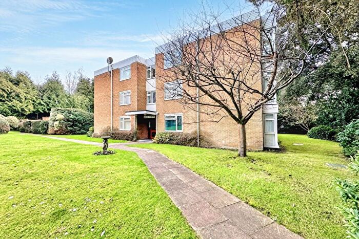 2 Bedroom Flat For Sale In Canford Cliffs, BH13