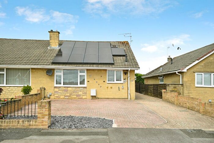3 Bedroom Semi-Detached Bungalow For Sale In Ashbury Avenue, Swindon, SN3