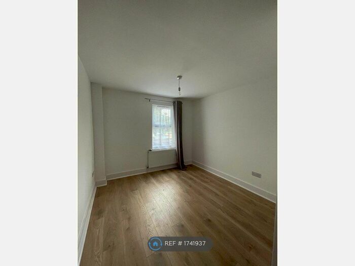 2 Bedroom Flat To Rent In Plashet Road, London, E13