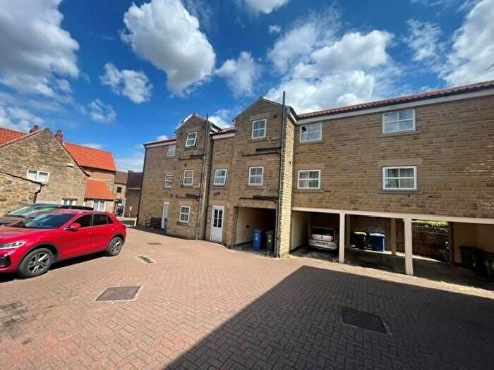 2 Bedroom Flat For Sale In Gardiners Court, Mansfield Woodhouse, NG19