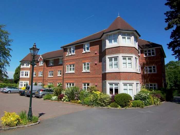 2 Bedroom Flat To Rent In St. Johns Hill Road, St. Johns, Woking GU21