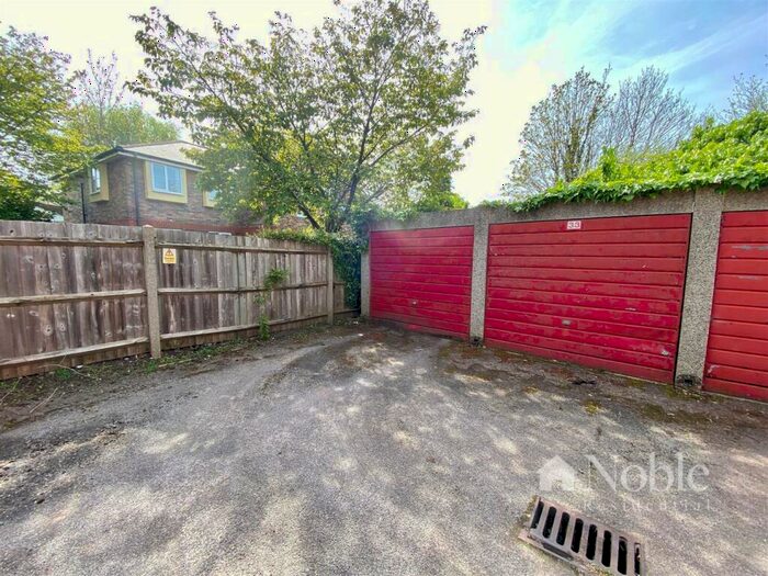 2 Bedroom Flat For Sale In Gresham Road, Brentwood, CM14