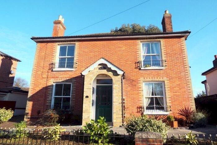 2 Bedroom Flat To Rent In Netley Abbey, Southampton, SO31