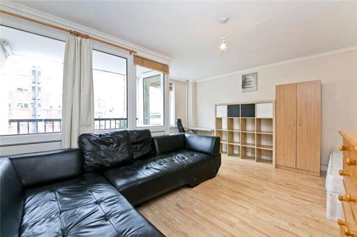 3 Bedroom Maisonette For Sale In Crowndale Road, London, NW1