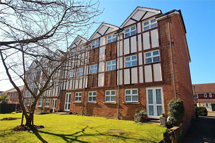 2 Bedroom Flat To Rent In Woking, Surrey, GU21