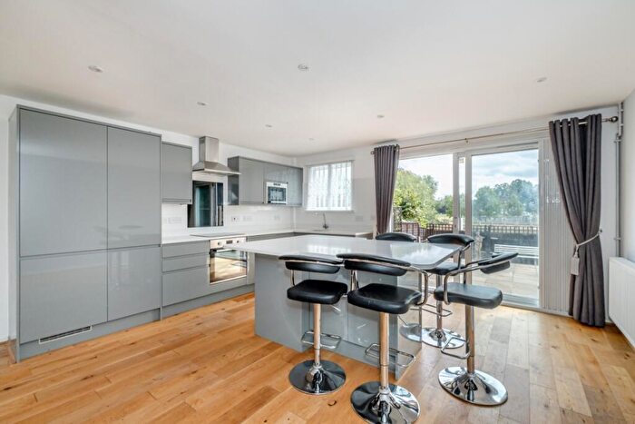 3 Bedroom End Of Terrace House To Rent In Quaggy Walk London, SE3