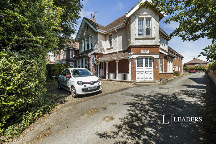 2 Bedroom Flat To Rent In Loxley Gardens, Bulkington Avenue, Worthing, BN14