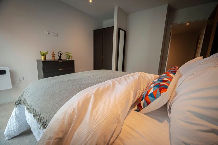 2 Bedroom Flat For Sale In Merchants Wharf, Manchester, M5
