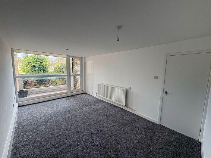 2 Bedroom Flat To Rent In Waterloo Court, Washington, NE37