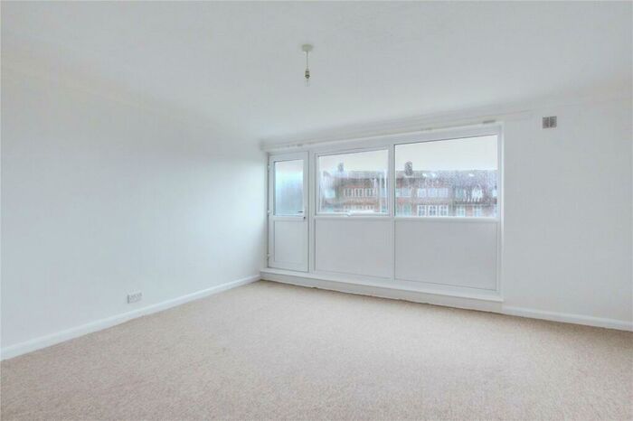 3 Bedroom Apartment To Rent In Goring Road, Goring-by-Sea, Worthing, West Sussex, BN12