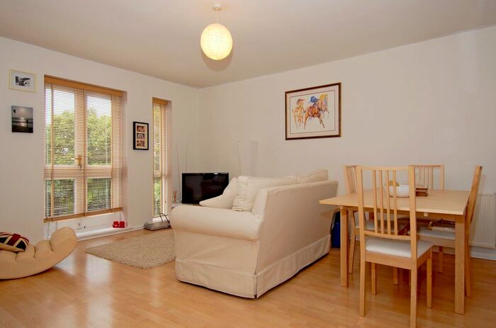 2 Bedroom Flat To Rent In Park View Close, St.Albans, AL1