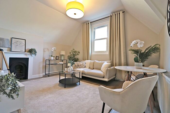 1 Bedroom Flat For Sale In Grange Park, Ealing, London, W5