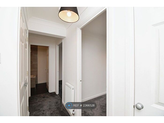 2 Bedroom Flat To Rent In Chatsworth House, London, E16