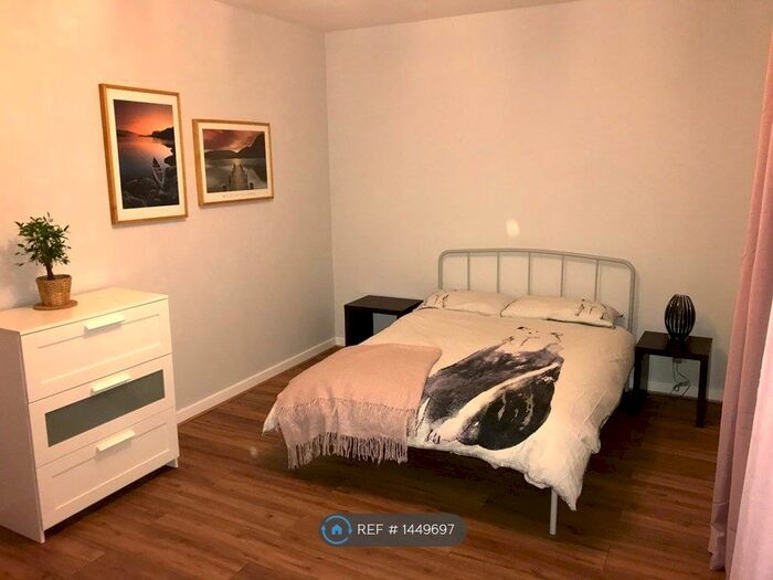 1 Bedroom Flat To Rent In Pittodrie Place, Aberdeen, AB24