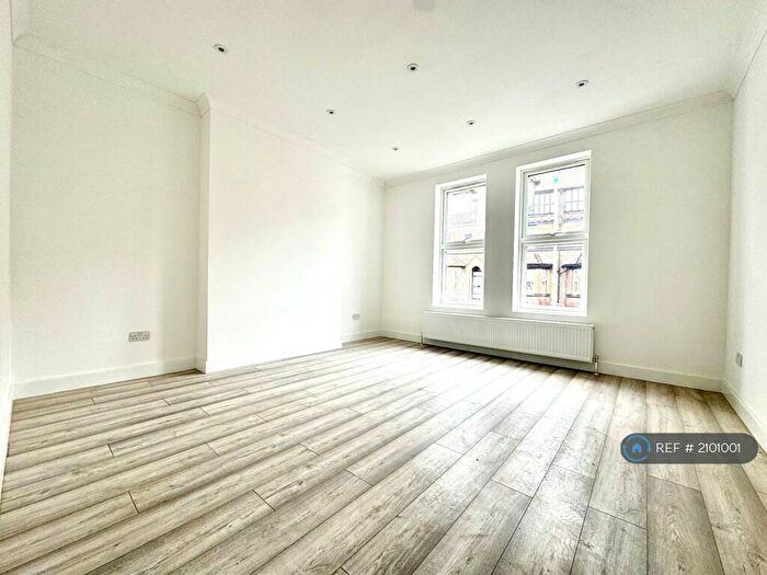 2 Bedroom Flat To Rent In Waylen Street, Reading, RG1