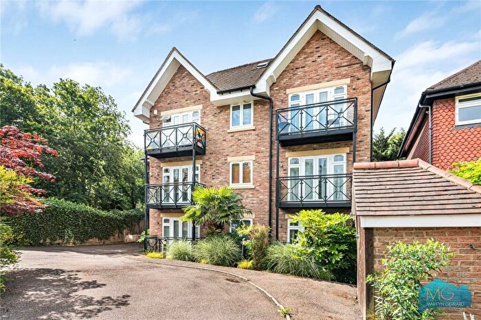 2 Bedroom Apartment For Sale In Holden Road, London, N12