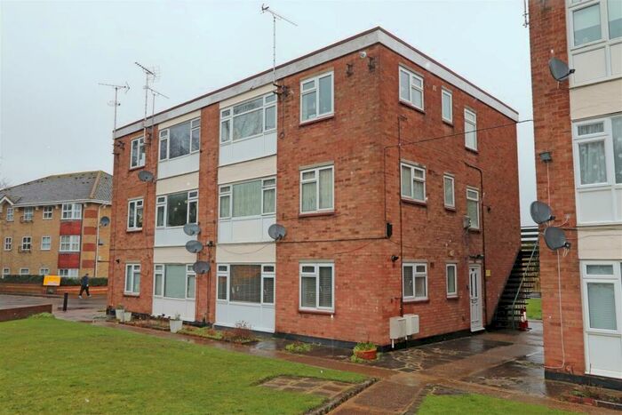 2 Bedroom Flat To Rent In Arterial Road, Eastwood, SS9