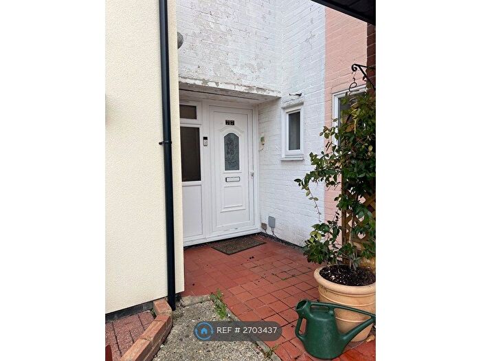 4 Bedroom Semi Detached House To Rent In Landermere, Basildon, SS14