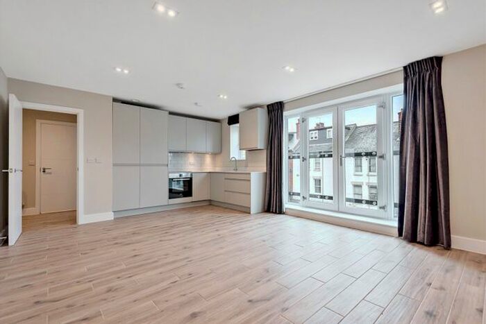 2 Bedroom Flat To Rent In Parkfield House, London Road, Sevenoaks, Kent, TN13