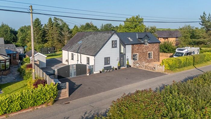 5 Bedroom Detached House For Sale In Llwynglas, Bronwydd Arms, Carmarthen, SA33