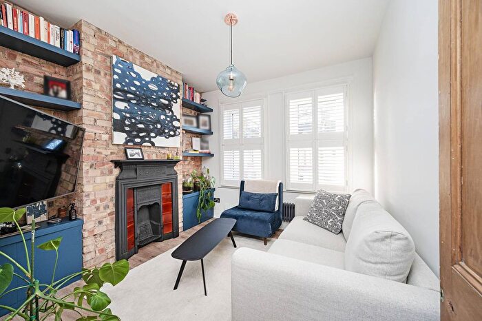 2 Bedroom Maisonette To Rent In Kettlebaston Road, Leyton, London, E10