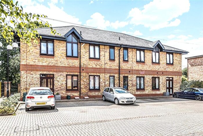 1 Bedroom Apartment For Sale In Chertsey, Surrey, KT16