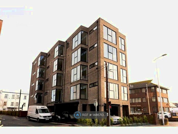 2 Bedroom Flat To Rent In West Quay Road, Poole, BH15