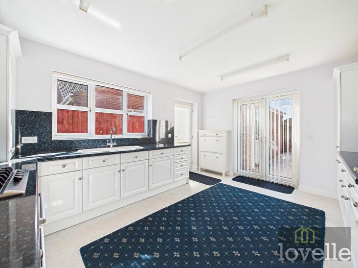 3 Bedroom Detached Bungalow For Sale In Campling Way, Trusthorpe, LN12