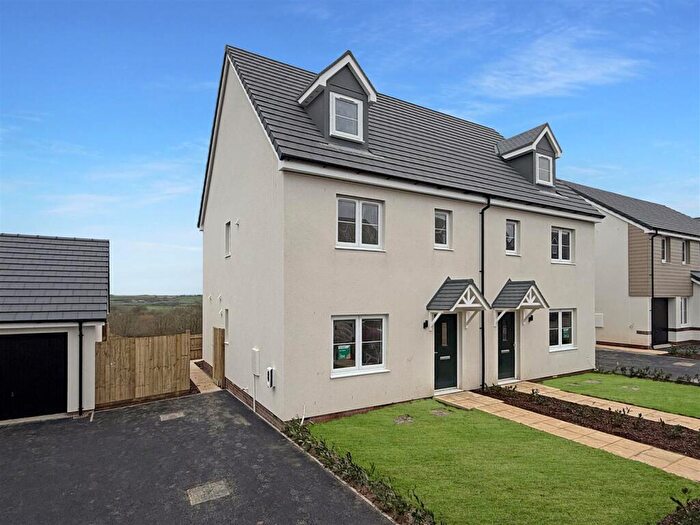 4 Bedroom Semi-Detached House For Sale In Abbotsham Park, Bideford, EX39