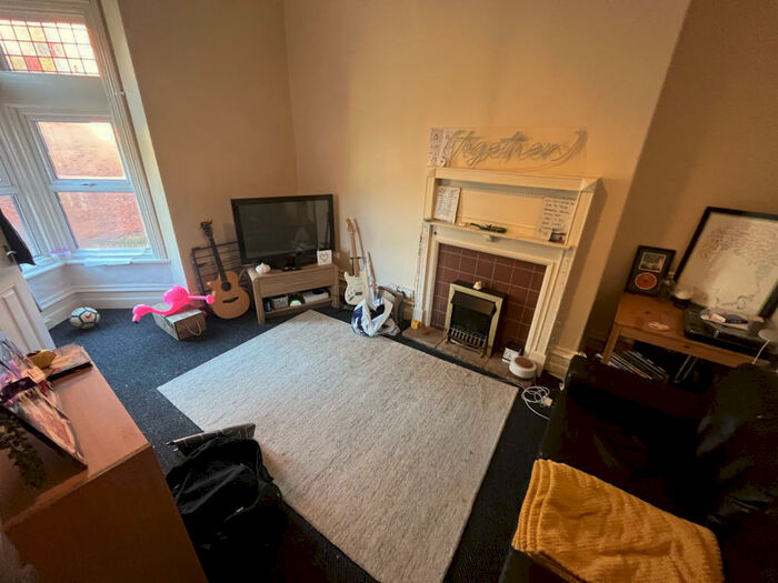 2 Bedroom Apartment To Rent In Grosvenor Road, Leeds, LS6