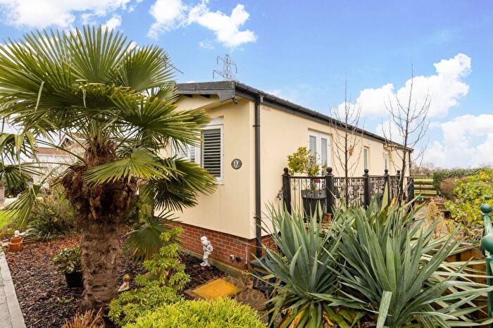 1 Bedroom Park Home For Sale In Bonehurst Road, Horley, RH6