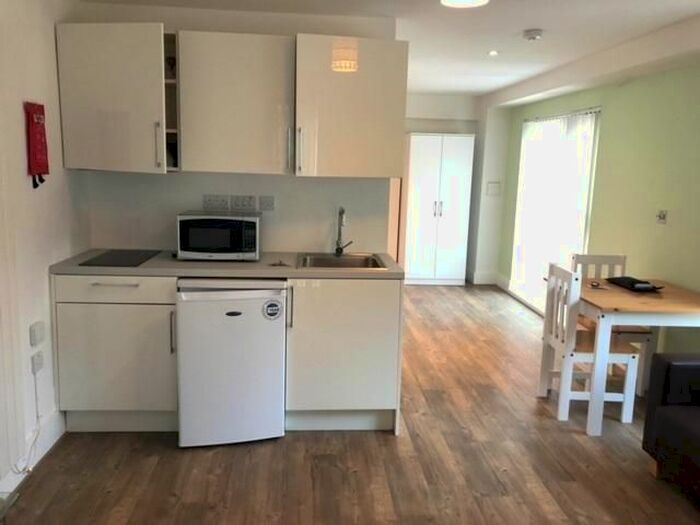 Studio To Rent In Scholes Street, Oldham OL1