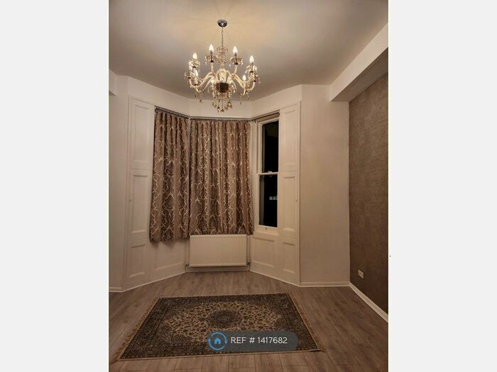 2 Bedroom Flat To Rent In Sinclair Road, London, W14