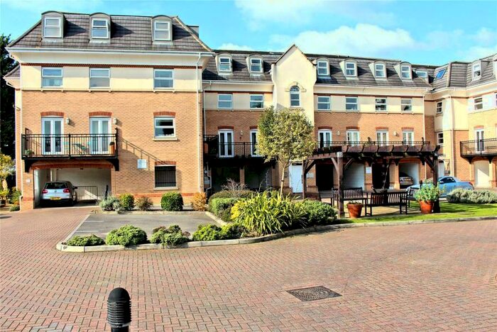 2 Bedroom Apartment To Rent In Old Woking, GU22