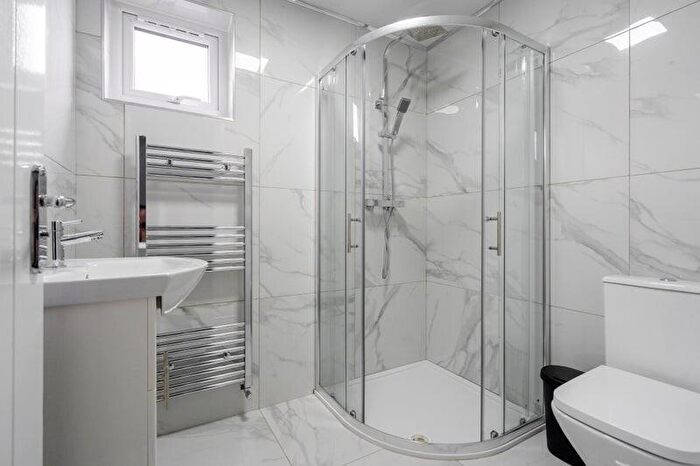 6 Bedroom House To Rent In Middleton Road, Manchester, M8