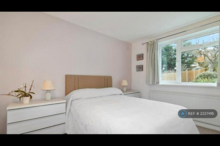 2 Bedroom Bungalow To Rent In Milton Avenue, Barnet, EN5