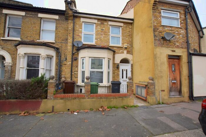 1 Bedroom Flat To Rent In Frith Road, Leytonstone, E11