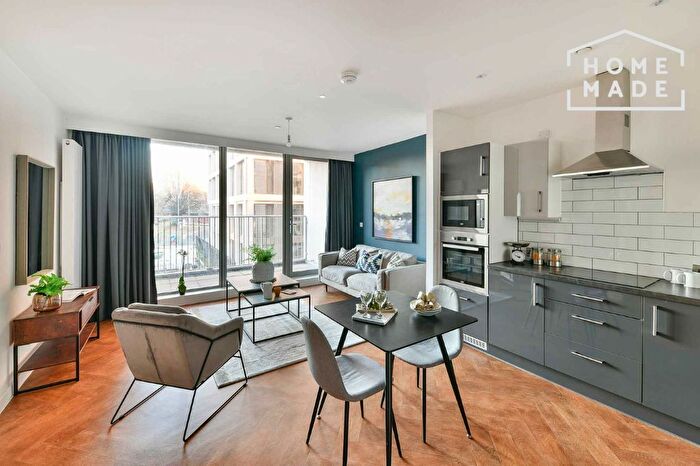 1 Bedroom Flat To Rent In Oldham Road, Manchester, M4