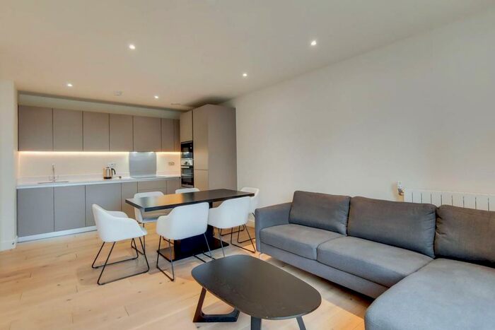 3 Bedroom Flat To Rent In Thunderer Walk, Woolwich, London, SE18