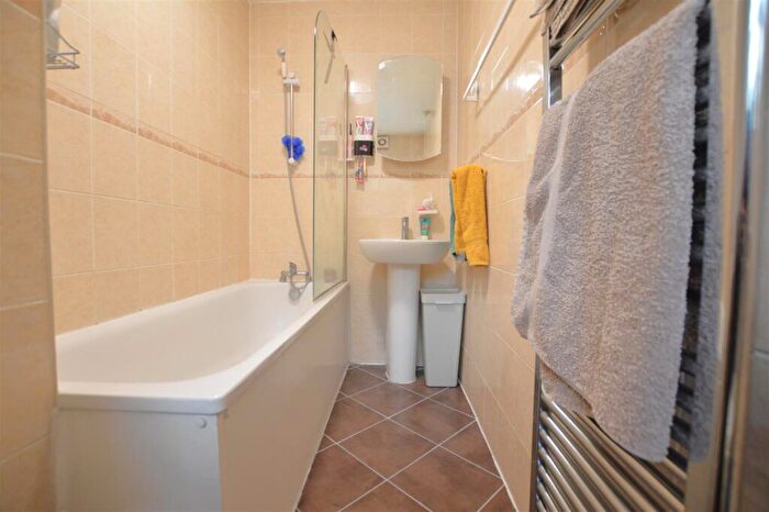 3 Bedroom Terraced House For Sale In Salt Hill Way, Slough, SL1