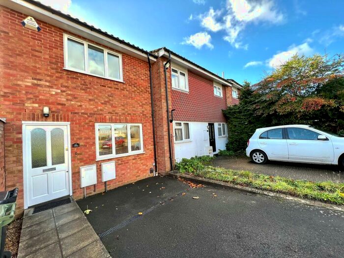 2 Bedroom House To Rent In Rowan Close, Guildford, GU1