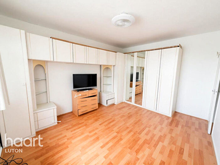 2 Bedroom Maisonette To Rent In The Larches, Luton, LU2